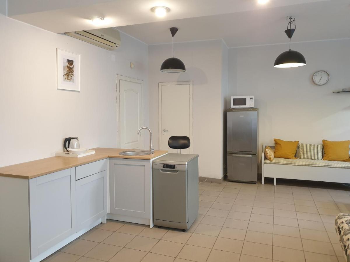 Camellia & Parking Apartment Riga