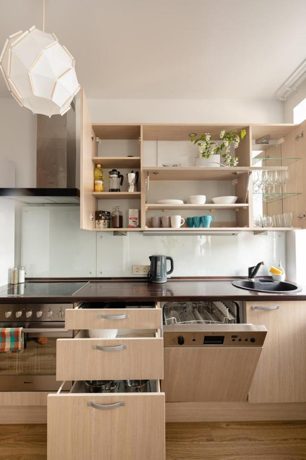 Cozy 2 Bedroom In Centre Apartment *