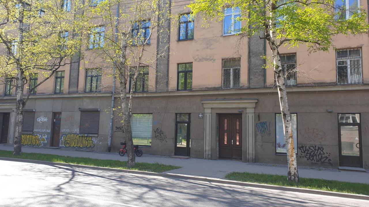 Camellia & Parking * Riga