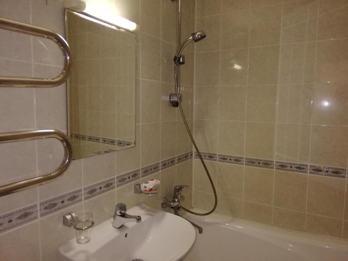 15 Minutes From The And Center 7 Minutes From The Airport *