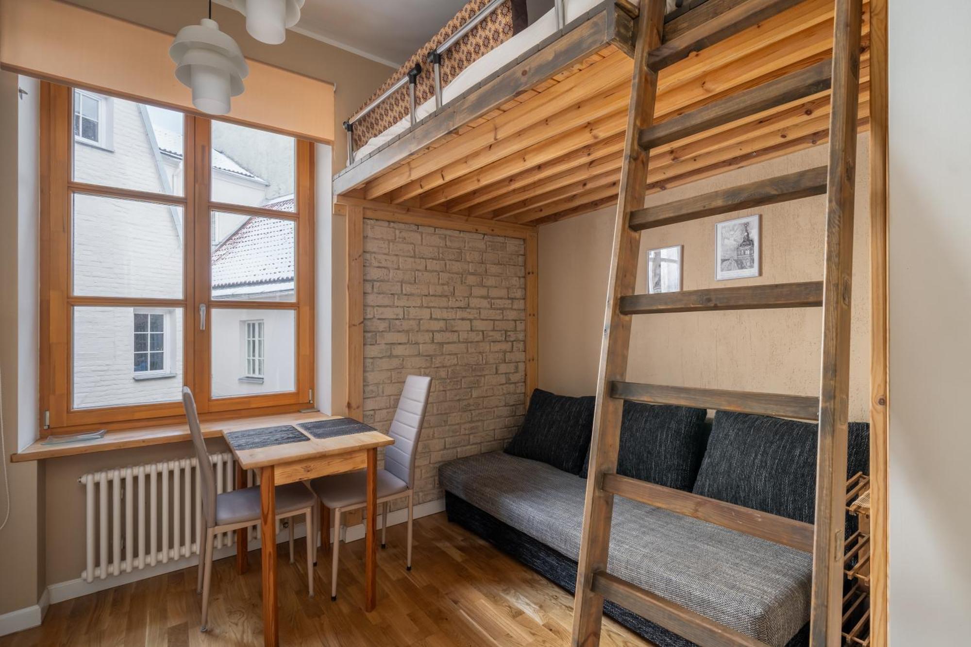 Charming In Old Town Apartment *
