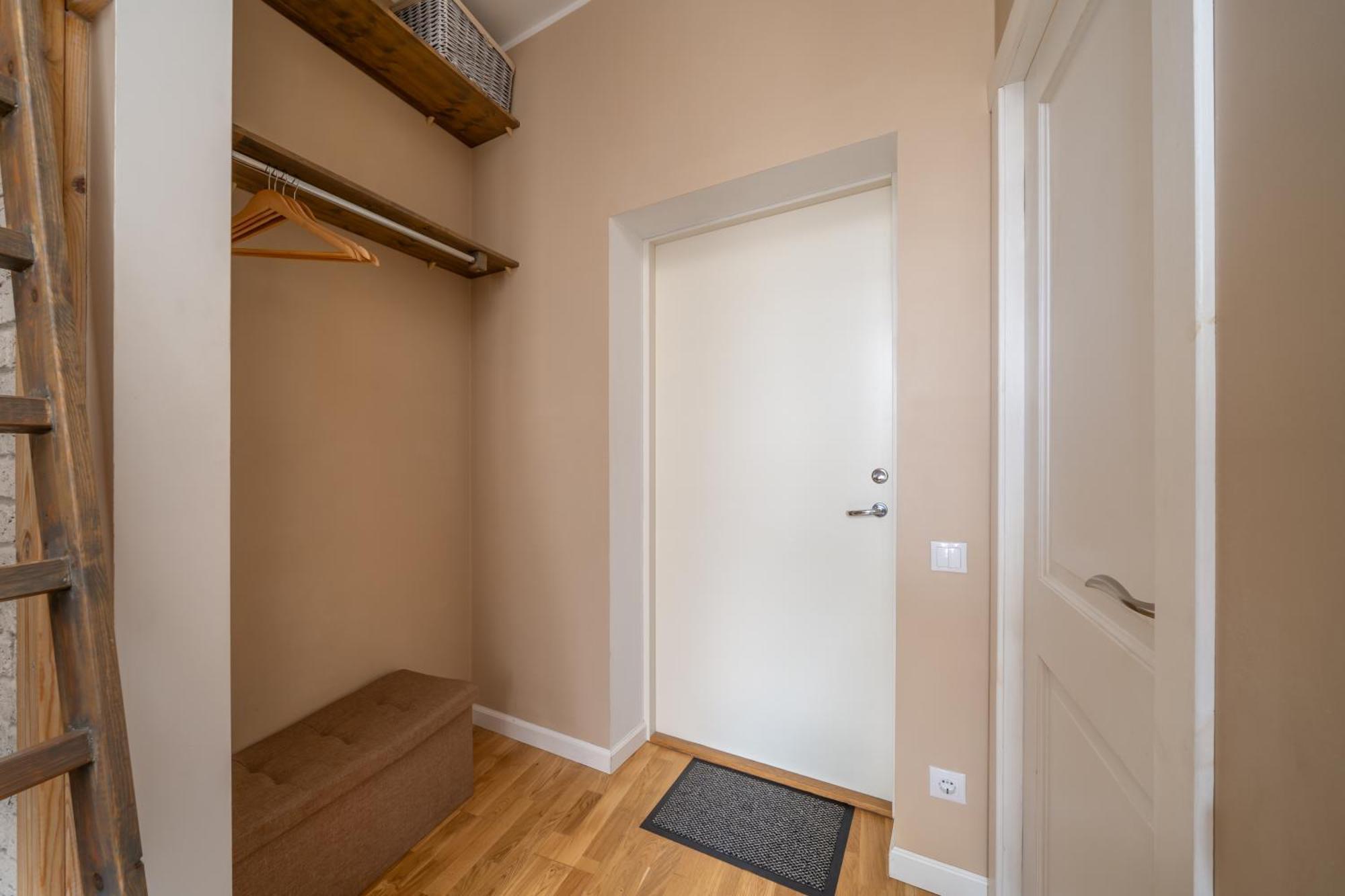 Charming In Old Town Apartment *