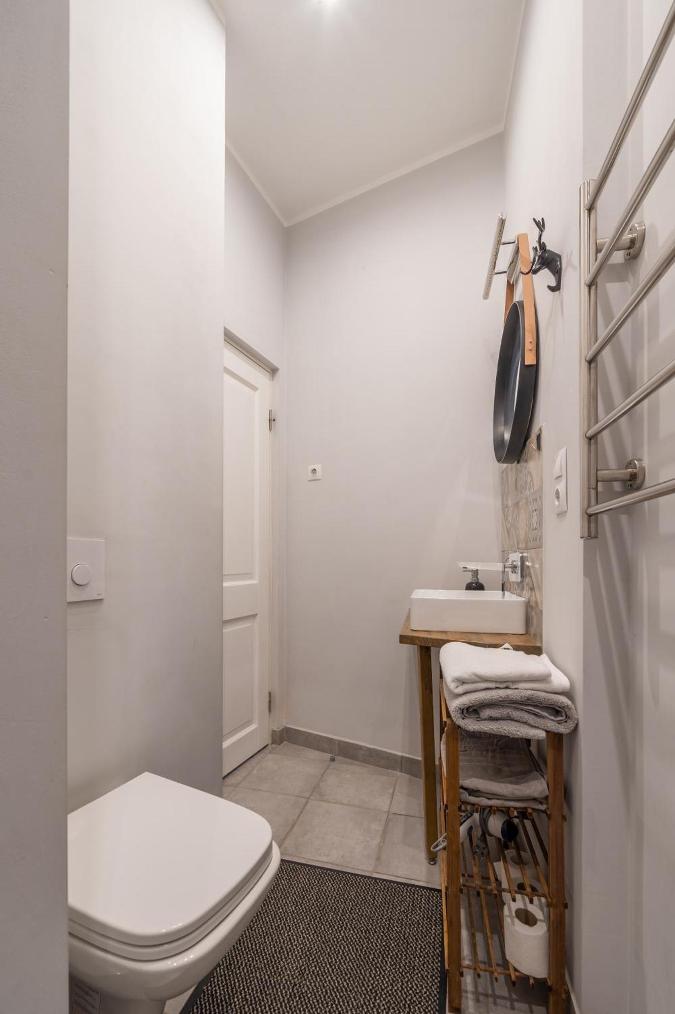 Charming In Old Town Apartment *