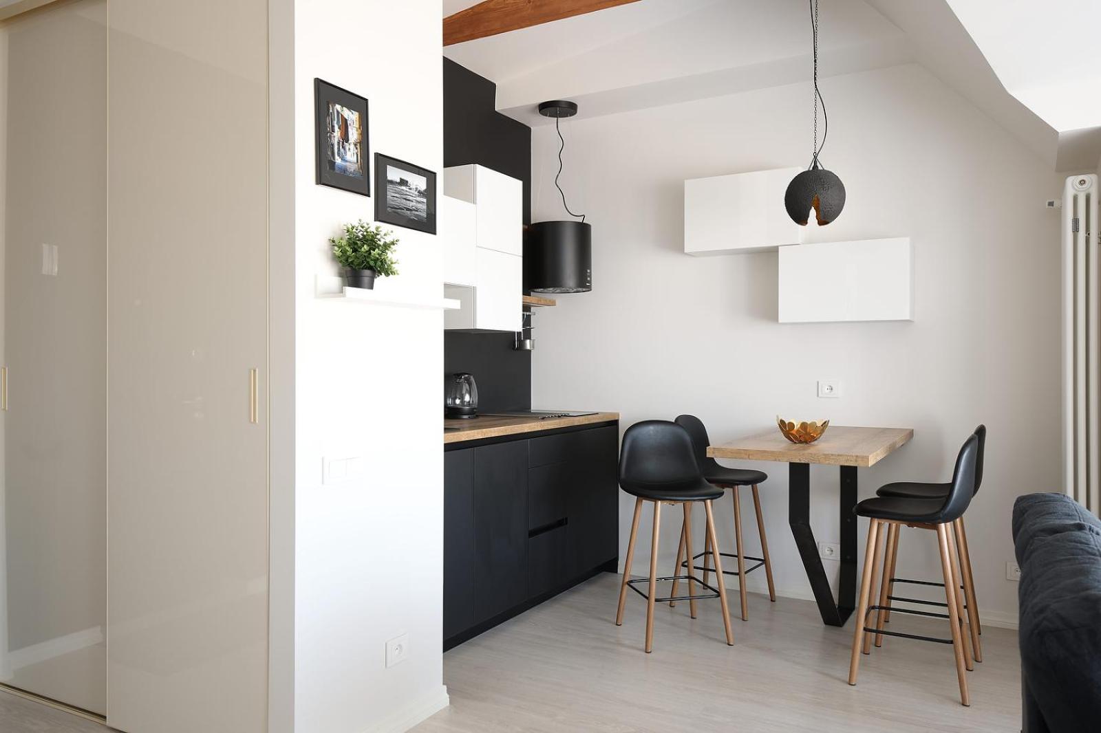 Bright Attic Flat In The Centre