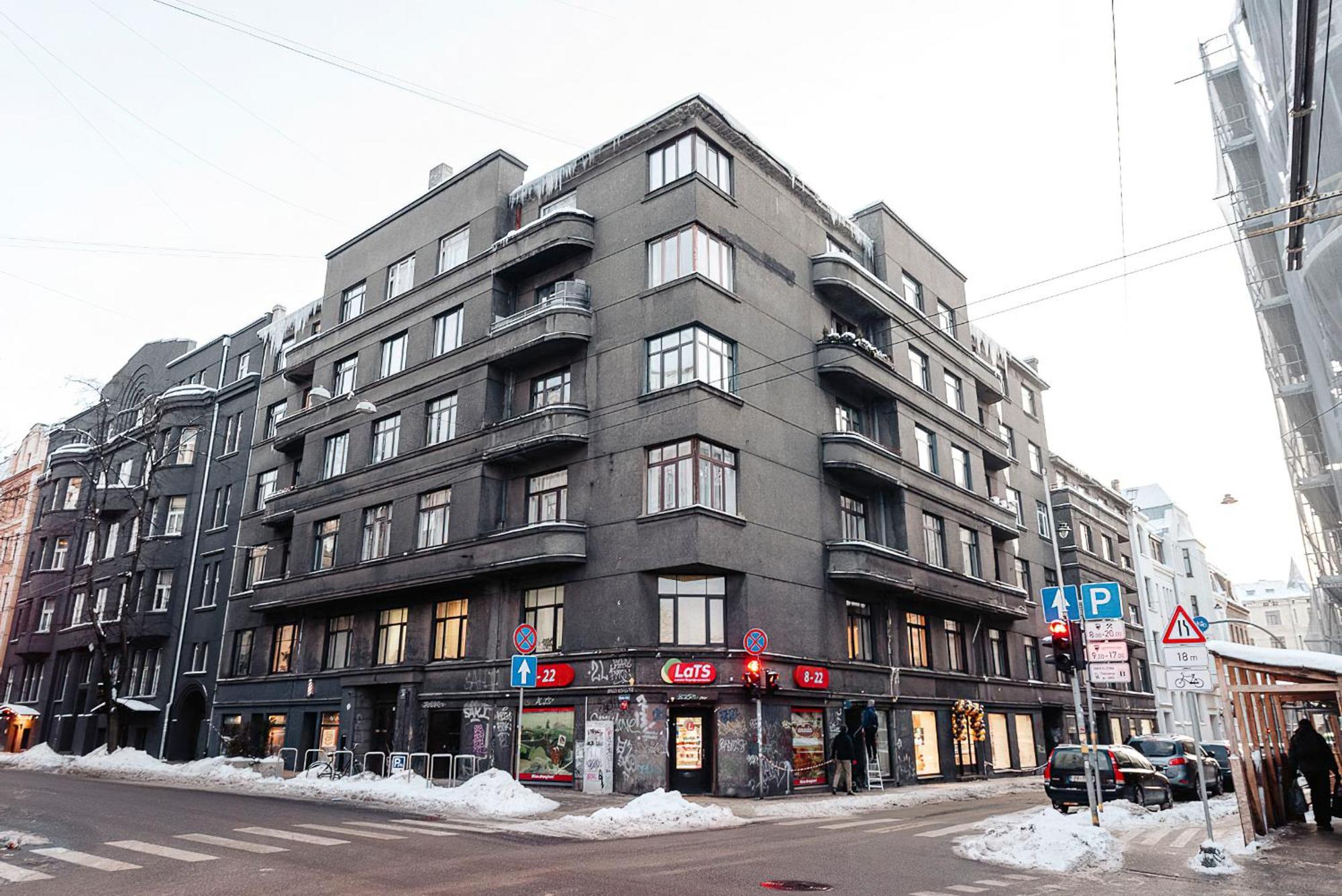 Central - Skolas Str. Parking Nearby Riga