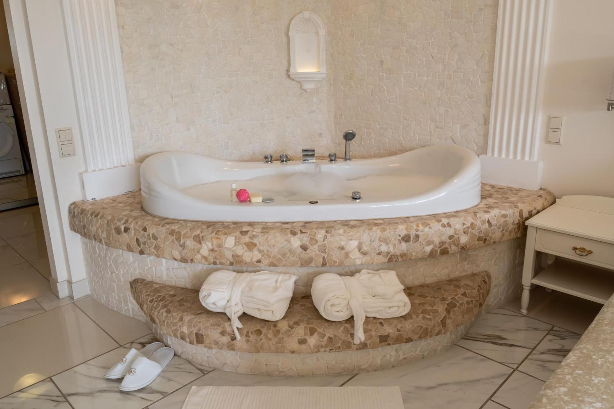 Butas #1 Luxury Jacuzzi Penthouse In Quiet Centre Riga