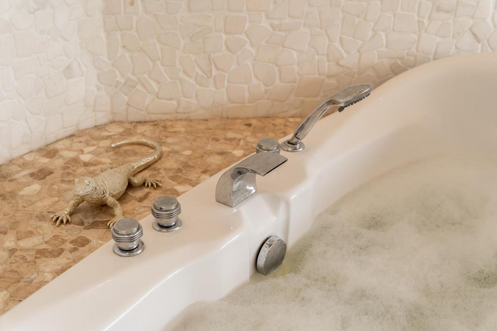 Butas #1 Luxury Jacuzzi Penthouse In Quiet Centre *