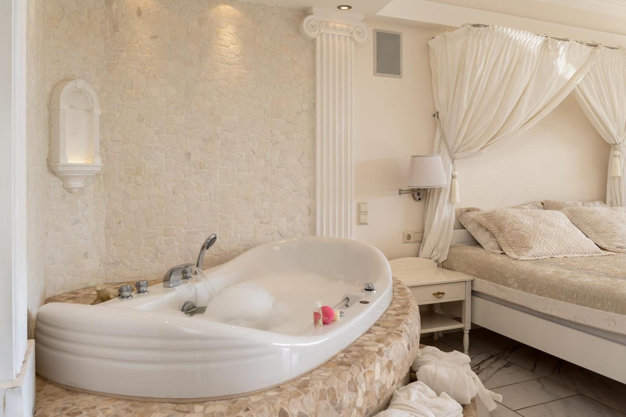 #1 Luxury Jacuzzi Penthouse In Quiet Centre * Riga