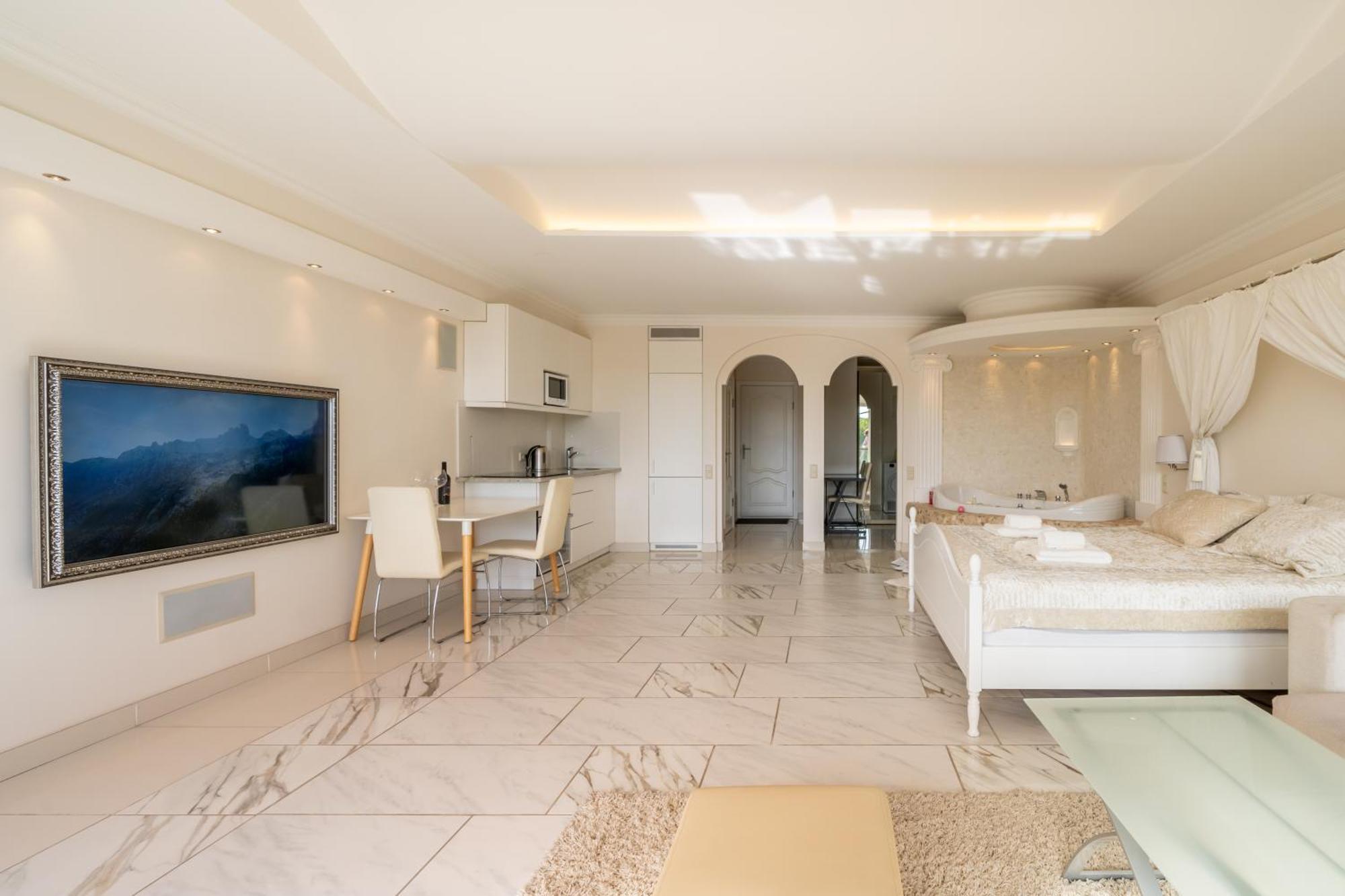#1 Luxury Jacuzzi Penthouse In Quiet Centre Butas