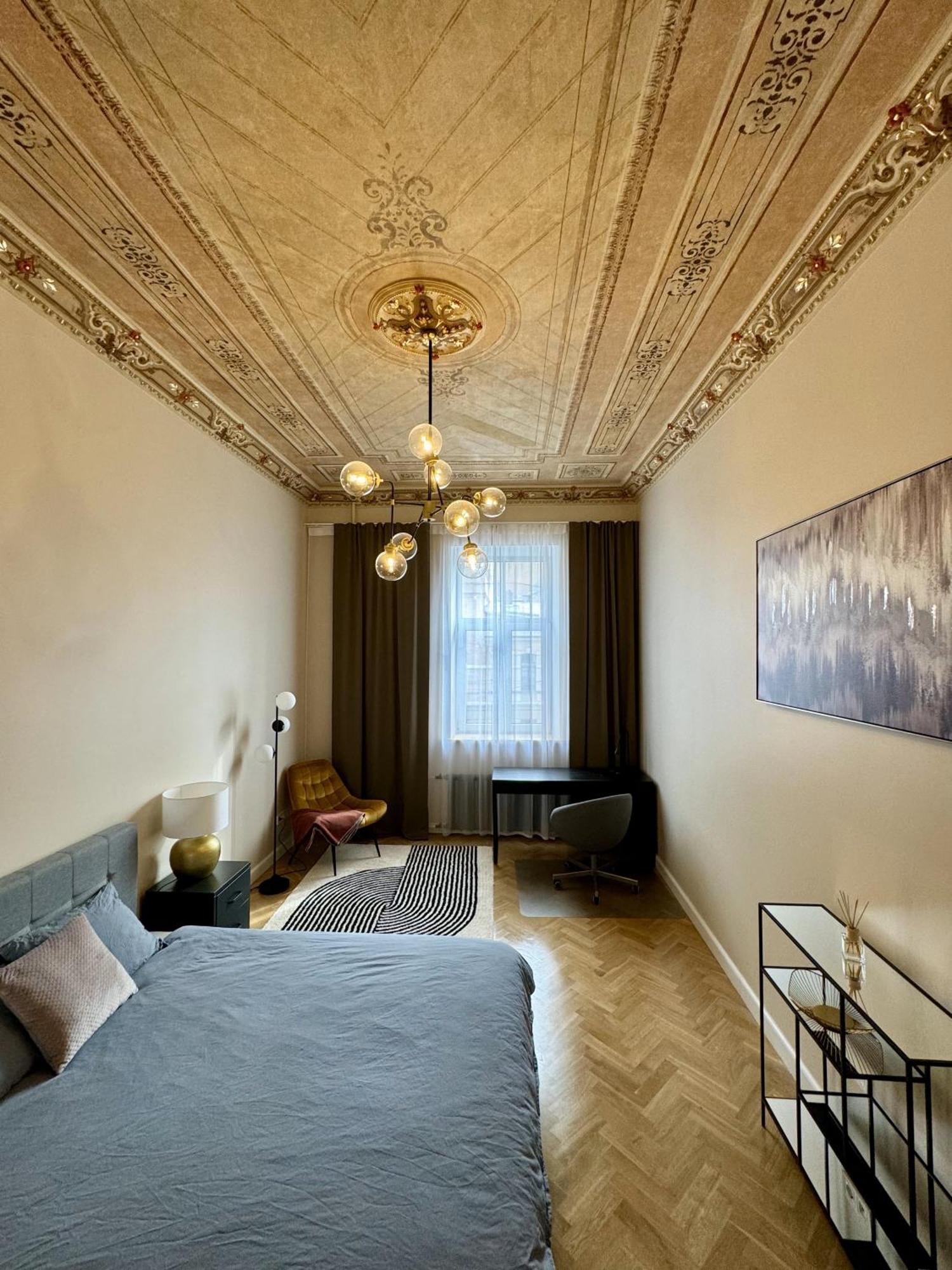 Beautiful And Central Art Nouveau With Ac Apartment