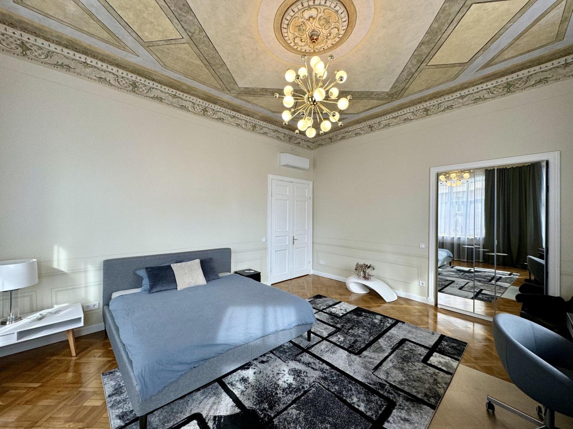 Apartment Beautiful And Central Art Nouveau With Ac