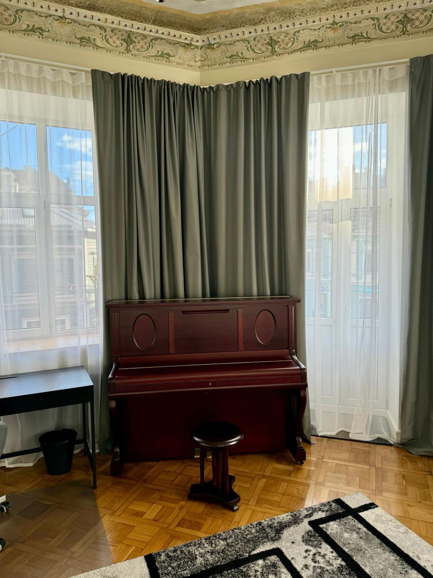 Apartment Beautiful And Central Art Nouveau With Ac