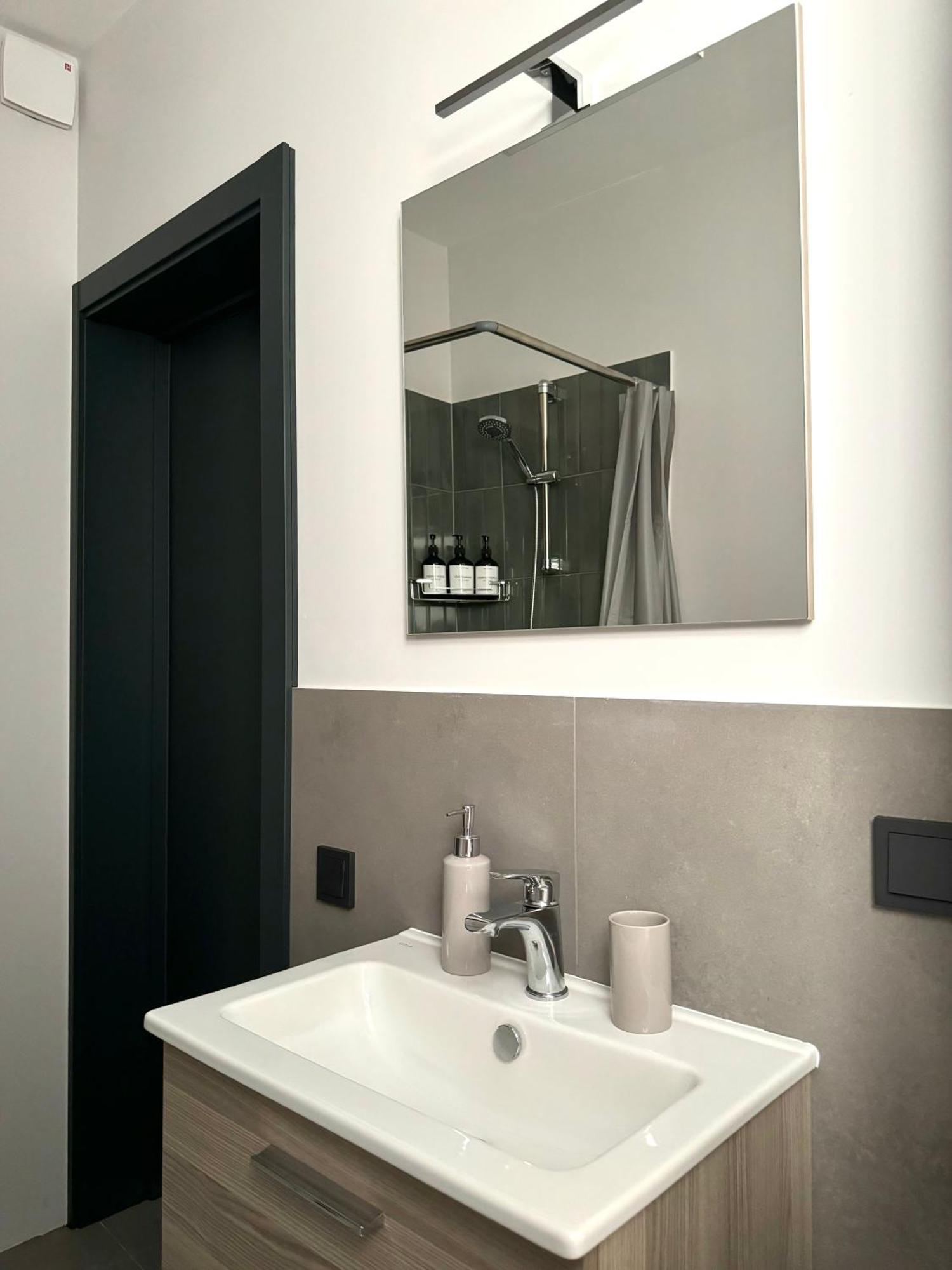Modern In Center Apartment Riga