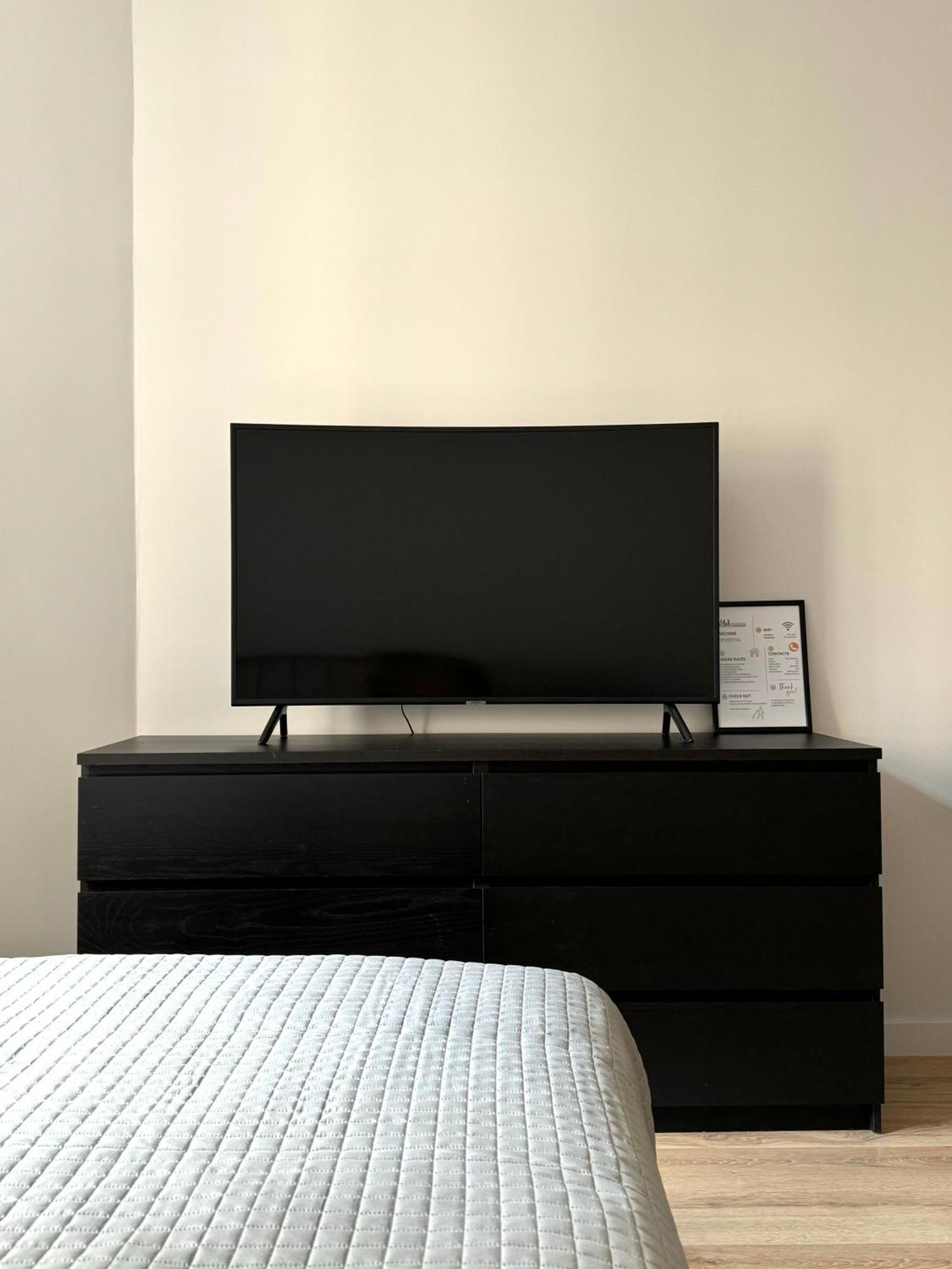 Modern In Center *
