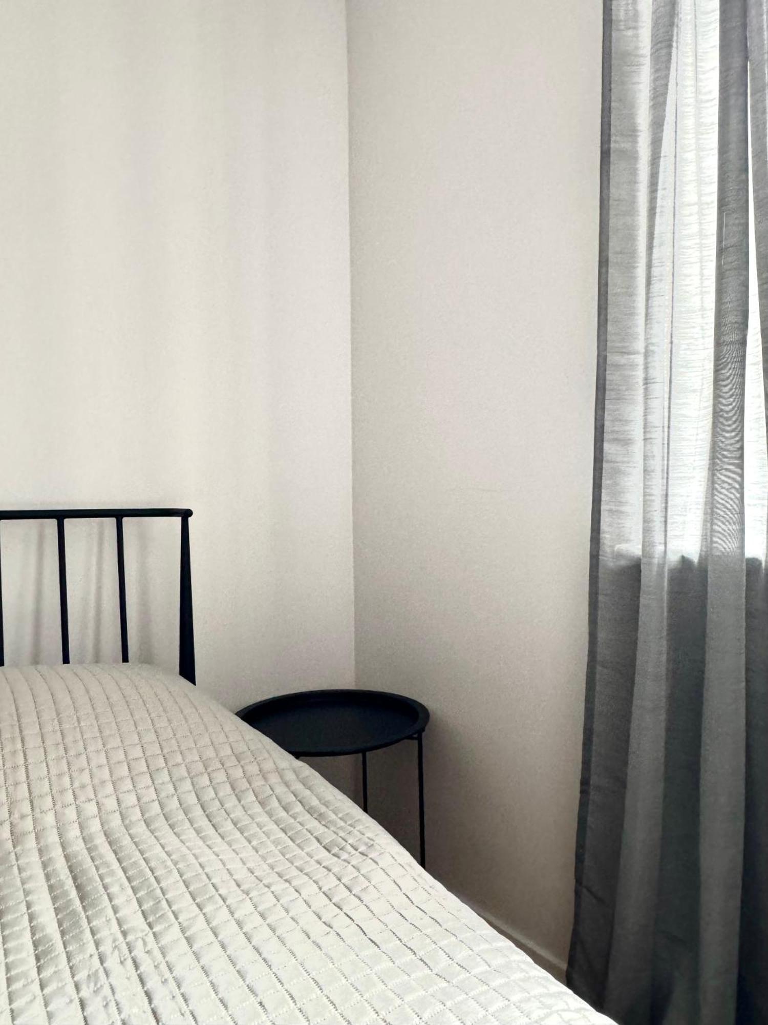 Modern In Center Apartment