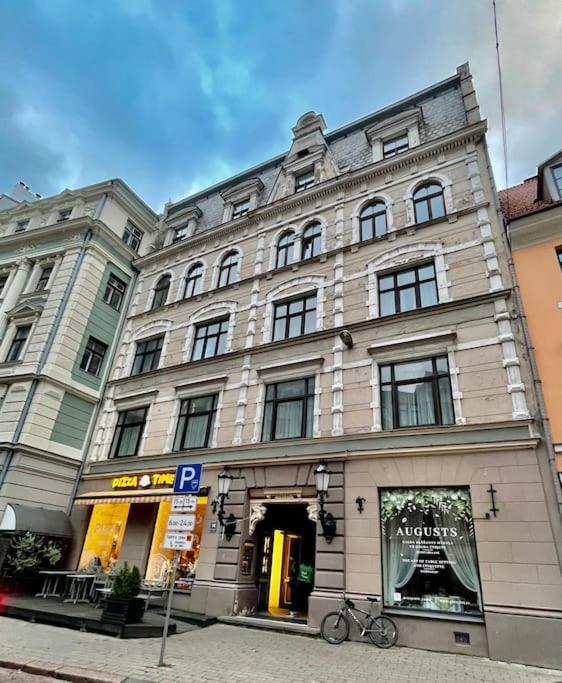 Apartment Spacious In Old Town Riga