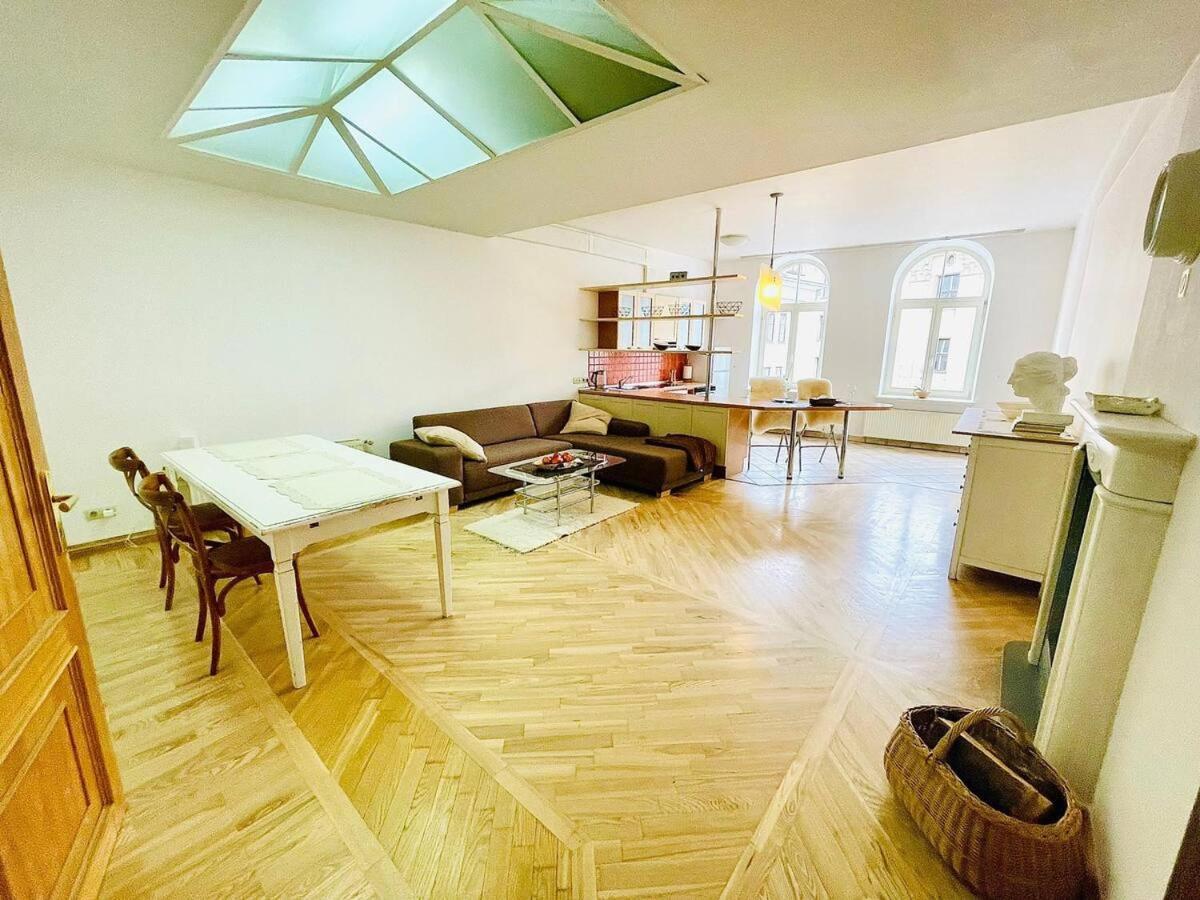 Spacious In Old Town