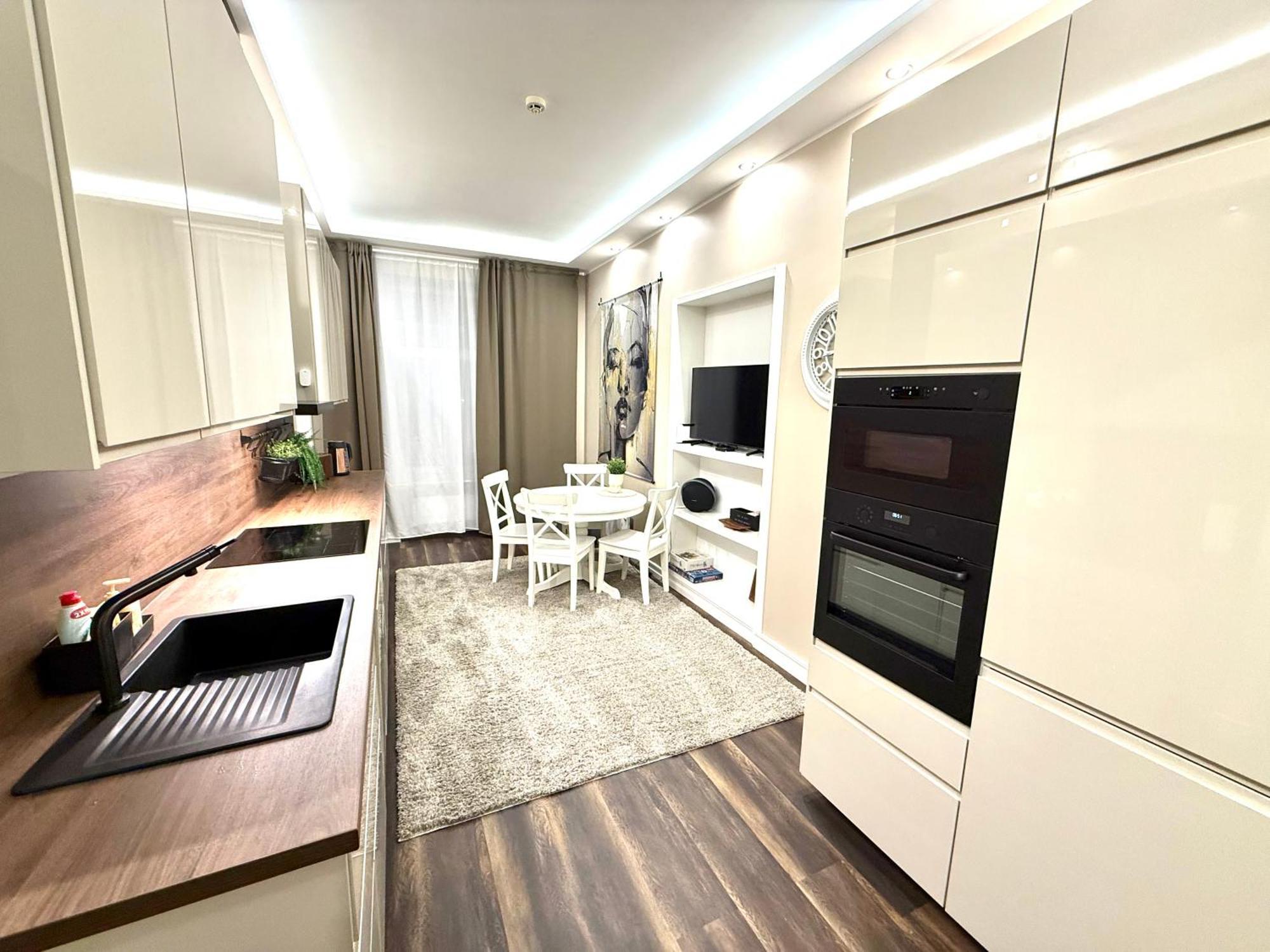 White Lux Next To The Old Town With Free Parking And High Speed Internet *