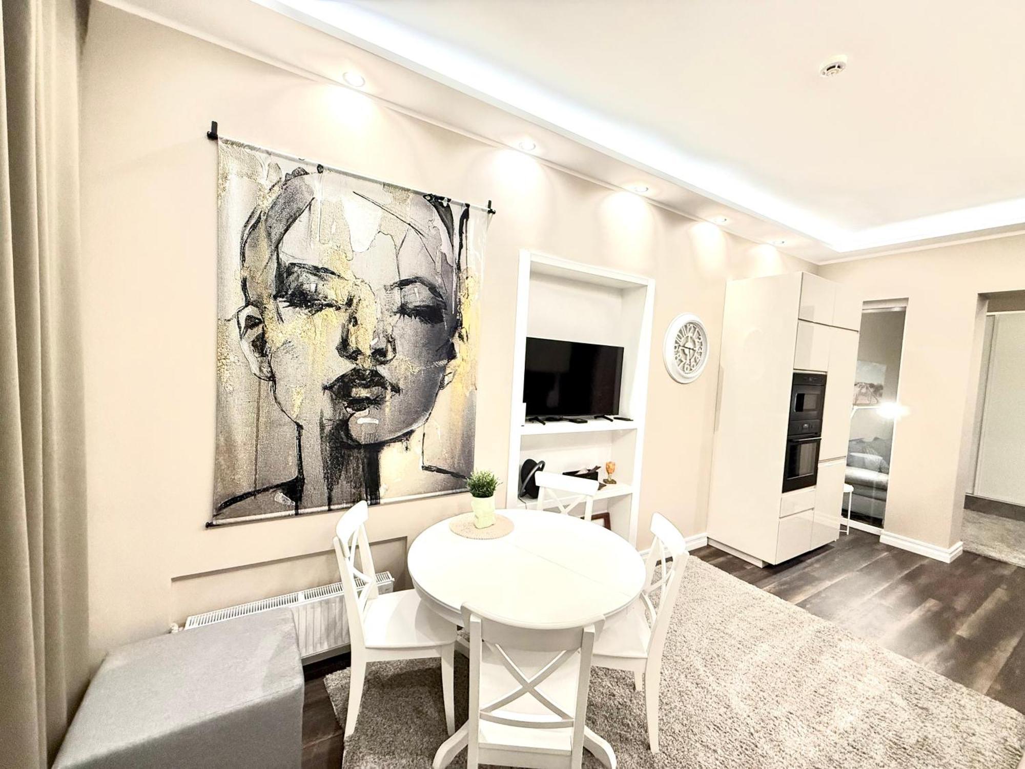 White Lux Next To The Old Town With Free Parking And High Speed Internet Korter
