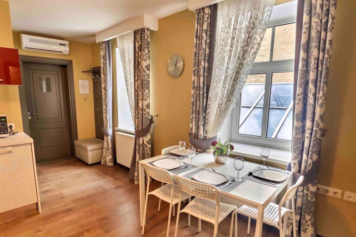 Apartment Luxury And Romance In Old Town Riga